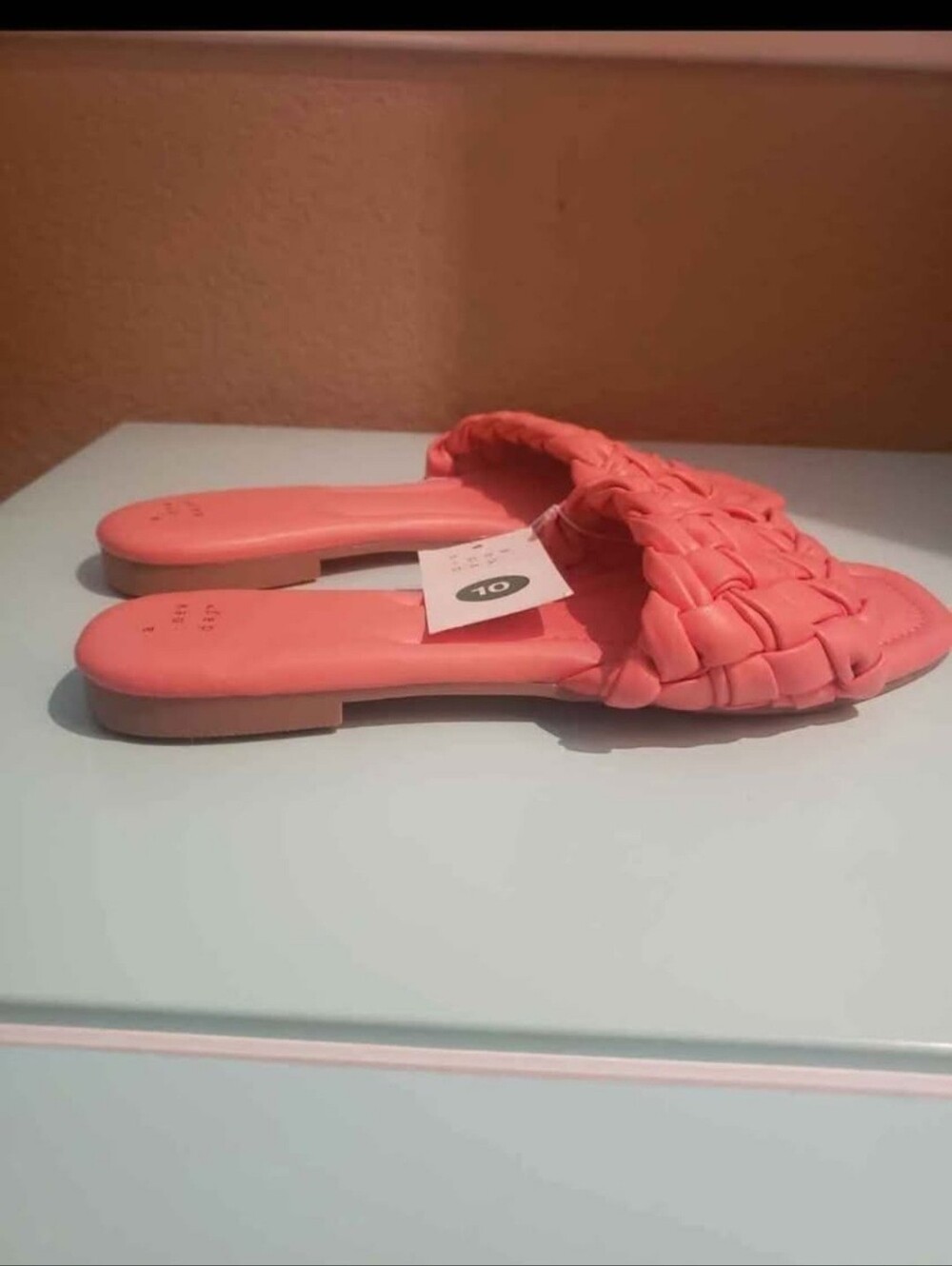 New womans size 10 Sandals (Also Available In Size 7.5 & 11)